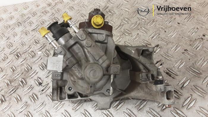 Gebruikte Brandstofpomp Mechanisch Opel Combo Cargo 1.6 CDTI 100 Prijs € 70,00 Margeregeling aangeboden door Autodemontage Vrijhoeven B.V.