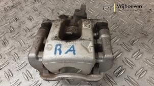 Gebruikte Remklauw (Tang) rechts-achter Opel Corsa F (UB/UH/UP) 1.2 Turbo 12V 100 Prijs € 50,00 Margeregeling aangeboden door Autodemontage Vrijhoeven B.V.