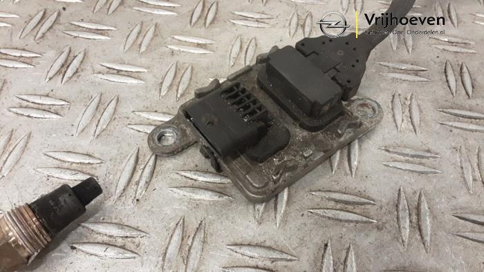 Nox sensor van een Opel Astra K Sports Tourer 1.6 CDTI 136 16V 2018