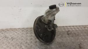 Gebruikte Rembekrachtiger Opel Corsa D 1.6i OPC 16V Turbo Prijs € 75,00 Margeregeling aangeboden door Autodemontage Vrijhoeven B.V.