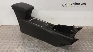 Gebruikte Armleuning Opel Astra K 1.5 CDTi 122 12V Prijs € 75,00 Margeregeling aangeboden door Autodemontage Vrijhoeven B.V.