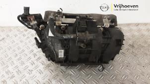 Gebruikte Inlaatspruitstuk Opel Tigra Twin Top 1.4 16V Prijs € 60,00 Margeregeling aangeboden door Autodemontage Vrijhoeven B.V.