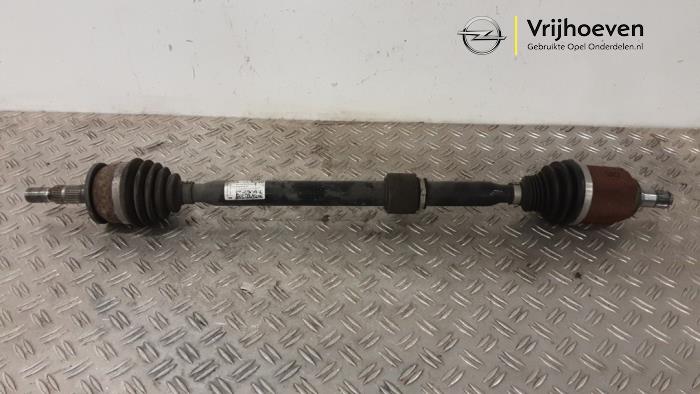 Gebruikte Aandrijfas rechts-voor Opel Astra K 1.5 CDTi 122 12V Prijs € 200,00 Margeregeling aangeboden door Autodemontage Vrijhoeven B.V.