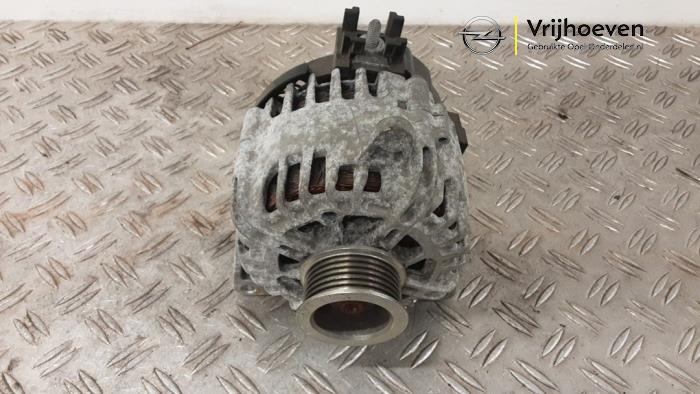 Gebruikte Dynamo Opel Astra K 1.5 CDTi 122 12V Prijs € 320,00 Margeregeling aangeboden door Autodemontage Vrijhoeven B.V.