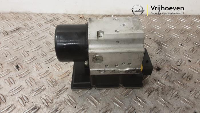 Gebruikte ABS Pomp Opel Signum (F48) 3.2 V6 24V Prijs € 100,00 Margeregeling aangeboden door Autodemontage Vrijhoeven B.V.