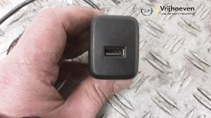 Gebruikte AUX/USB aansluiting Opel Insignia Grand Sport 1.6 CDTI 16V 136 Prijs € 20,00 Inclusief btw aangeboden door Autodemontage Vrijhoeven B.V.