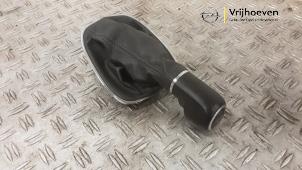 Gebruikte Pookknop Opel Corsa D 1.2 16V LPG Prijs € 50,00 Margeregeling aangeboden door Autodemontage Vrijhoeven B.V.