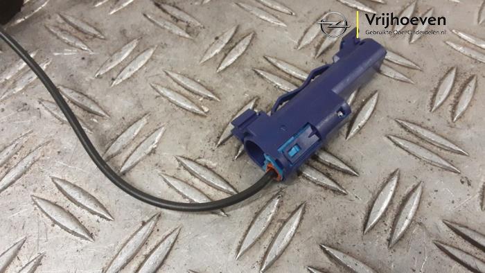 Antenne van een Opel Corsa D 1.2 16V LPG 2012