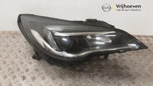 Gebruikte Koplamp rechts Opel Astra K Sports Tourer 1.0 Turbo 12V Prijs € 350,00 Margeregeling aangeboden door Autodemontage Vrijhoeven B.V.