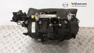 Gebruikte Inlaatspruitstuk Opel Tigra Twin Top 1.4 16V Prijs € 60,00 Margeregeling aangeboden door Autodemontage Vrijhoeven B.V.