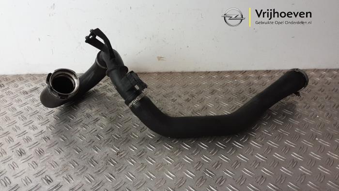 Gebruikte Intercooler Slang Opel Mokka/Mokka X 1.4 Turbo 16V Bi-fuel ecoFLEX 4x2 Prijs € 100,00 Margeregeling aangeboden door Autodemontage Vrijhoeven B.V.
