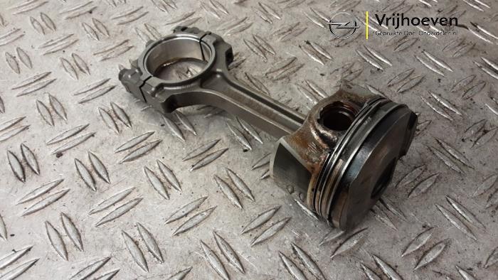 Gebruikte Zuiger Opel Astra K 1.4 Turbo 16V Prijs € 75,00 Margeregeling aangeboden door Autodemontage Vrijhoeven B.V.