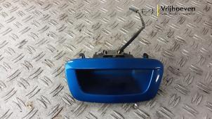 Gebruikte Achterklep Handgreep Opel Mokka/Mokka X 1.4 Turbo 16V 4x2 Prijs € 50,00 Margeregeling aangeboden door Autodemontage Vrijhoeven B.V.