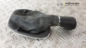 Gebruikte Pookknop Opel Corsa D 1.4 16V Twinport Prijs € 45,00 Margeregeling aangeboden door Autodemontage Vrijhoeven B.V.