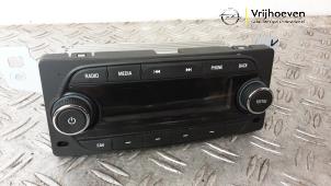 Gebruikte Radio Opel Karl 1.0 12V Prijs € 120,00 Margeregeling aangeboden door Autodemontage Vrijhoeven B.V.