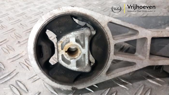 Gebruikte Motorsteun Opel Corsa E 1.0 SIDI Turbo 12V Prijs € 30,00 Margeregeling aangeboden door Autodemontage Vrijhoeven B.V.