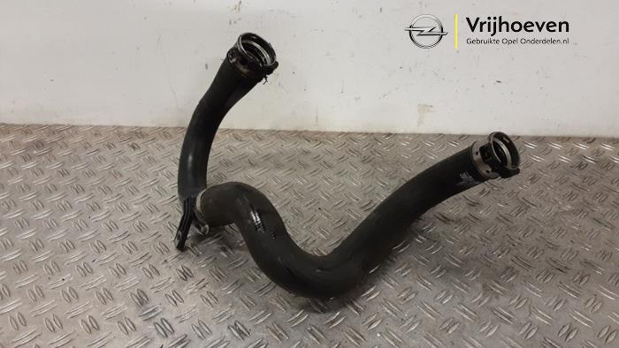 Gebruikte Intercooler Slang Opel Corsa E 1.0 SIDI Turbo 12V Prijs € 60,00 Margeregeling aangeboden door Autodemontage Vrijhoeven B.V.