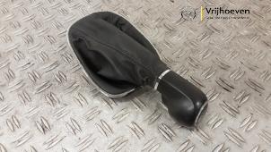 Gebruikte Pookknop Opel Corsa D 1.3 CDTi 16V ecoFLEX Prijs € 45,00 Margeregeling aangeboden door Autodemontage Vrijhoeven B.V.