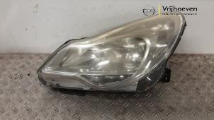 Gebruikte Koplamp links Opel Corsa D 1.2 16V LPG Prijs € 125,00 Margeregeling aangeboden door Autodemontage Vrijhoeven B.V.