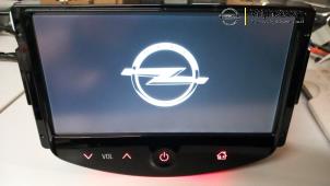 Gebruikte Radio module Opel Corsa E 1.3 CDTi 16V ecoFLEX Prijs € 200,00 Margeregeling aangeboden door Autodemontage Vrijhoeven B.V.