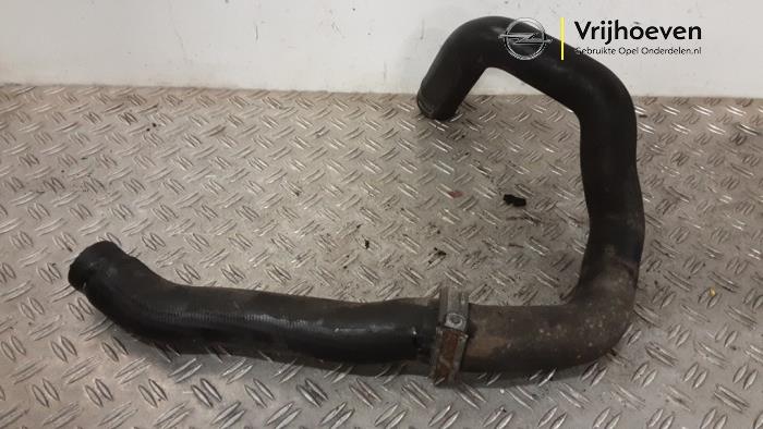 Gebruikte Intercooler Slang Opel Zafira (M75) 2.0 16V Turbo Prijs € 100,00 Margeregeling aangeboden door Autodemontage Vrijhoeven B.V.