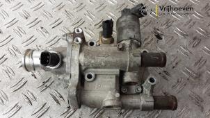 Gebruikte Thermostaathuis Opel Astra H GTC (L08) 1.6 16V Twinport Prijs € 75,00 Margeregeling aangeboden door Autodemontage Vrijhoeven B.V.