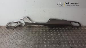 Gebruikte Dashboard sierlijst Opel Corsa E 1.4 16V Prijs € 150,00 Margeregeling aangeboden door Autodemontage Vrijhoeven B.V.