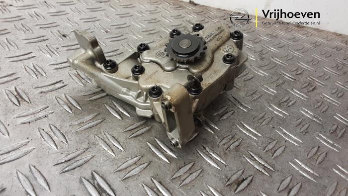 Oliepomp van een Opel Corsa F (UB/UH/UP) 1.2 Turbo 12V 100 2019