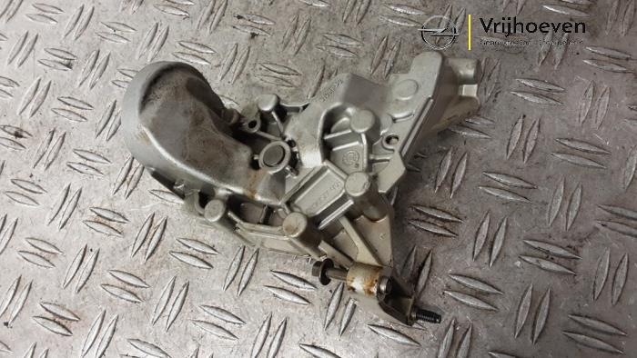 Oliepomp van een Opel Corsa F (UB/UH/UP) 1.2 Turbo 12V 100 2019