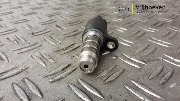 Nokkenas Verstelling van een Opel Corsa F (UB/UH/UP) 1.2 Turbo 12V 100 2019