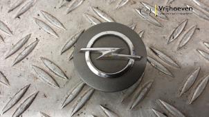 Gebruikte Naafkapje Opel Astra J Sports Tourer (PD8/PE8/PF8) 1.3 CDTI 16V ecoFlex Prijs € 10,00 Margeregeling aangeboden door Autodemontage Vrijhoeven B.V.