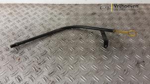Gebruikte Olie Peilstok Opel Astra H SW (L35) 1.8 16V Prijs € 15,00 Margeregeling aangeboden door Autodemontage Vrijhoeven B.V.
