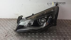 Gebruikte Linker Koplamp Opel Astra J Sports Tourer (PD8/PE8/PF8) 1.6 16V Prijs € 750,00 Margeregeling aangeboden door Autodemontage Vrijhoeven B.V.