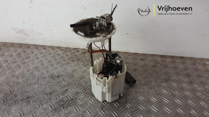 Gebruikte Tank element Pomp Opel Astra J Sports Tourer (PD8/PE8/PF8) 1.6 16V Prijs € 75,00 Margeregeling aangeboden door Autodemontage Vrijhoeven B.V.