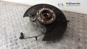 Gebruikte Fusee links-voor Opel Insignia Sports Tourer 1.6 CDTI 16V 136 Prijs € 75,00 Margeregeling aangeboden door Autodemontage Vrijhoeven B.V.