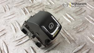 Gebruikte Handrem schakelaar Opel Insignia Sports Tourer 2.0 CDTI 16V Prijs € 15,00 Margeregeling aangeboden door Autodemontage Vrijhoeven B.V.