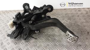Gebruikte Koppelingspedaal Opel Insignia Grand Sport 2.0 CDTI 16V Prijs € 100,00 Margeregeling aangeboden door Autodemontage Vrijhoeven B.V.