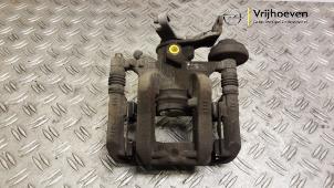 Gebruikte Remklauw (Tang) links-achter Opel Zafira Tourer (P12) 2.0 CDTI 16V 170 Ecotec Prijs € 100,00 Margeregeling aangeboden door Autodemontage Vrijhoeven B.V.