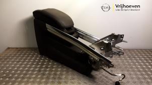 Gebruikte Armleuning Opel Zafira Tourer (P12) 2.0 CDTI 16V 170 Ecotec Prijs € 150,00 Margeregeling aangeboden door Autodemontage Vrijhoeven B.V.