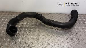 Gebruikte Intercooler Buis Opel Zafira Tourer (P12) 2.0 CDTI 16V 170 Ecotec Prijs € 75,00 Margeregeling aangeboden door Autodemontage Vrijhoeven B.V.