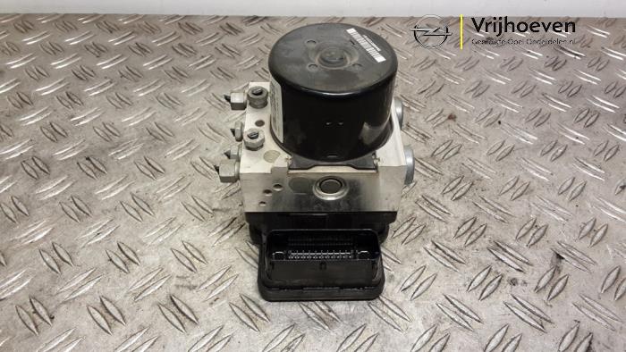 ABS Pomp van een Opel Zafira Tourer (P12) 2.0 CDTI 16V 170 Ecotec 2019