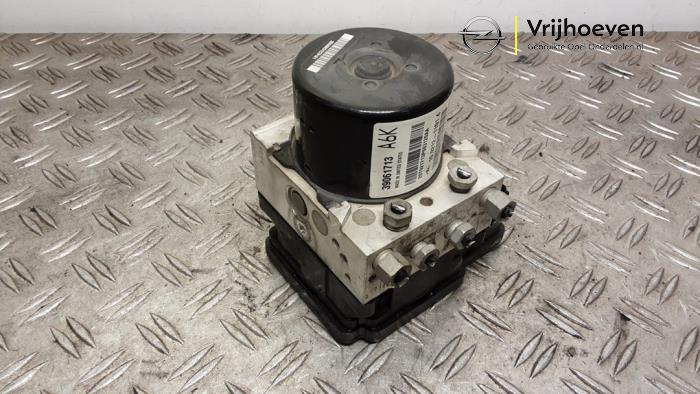 ABS Pomp van een Opel Zafira Tourer (P12) 2.0 CDTI 16V 170 Ecotec 2019