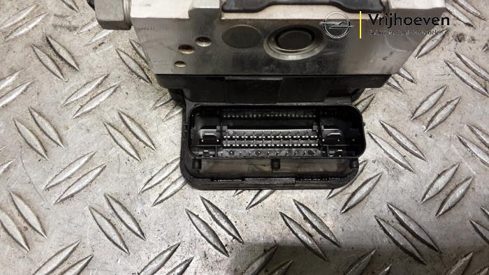 ABS Pomp van een Opel Zafira Tourer (P12) 2.0 CDTI 16V 170 Ecotec 2019