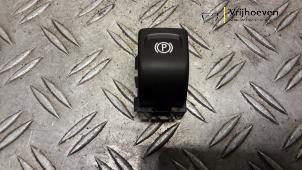 Gebruikte Schakelaar handrem Opel Zafira Tourer (P12) 2.0 CDTI 16V 170 Ecotec Prijs € 10,00 Margeregeling aangeboden door Autodemontage Vrijhoeven B.V.