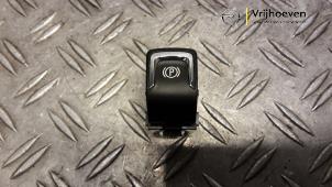 Gebruikte Handrem schakelaar Opel Insignia Grand Sport 1.6 CDTI 16V 136 Prijs € 15,00 Margeregeling aangeboden door Autodemontage Vrijhoeven B.V.