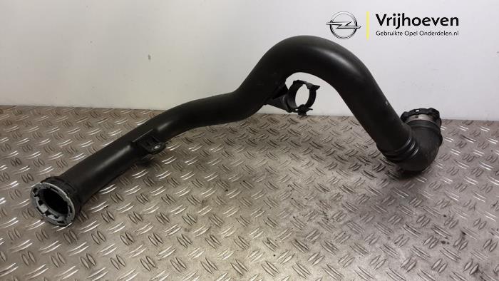 Gebruikte Intercooler Buis Opel Insignia Grand Sport 1.6 CDTI 16V 136 Prijs € 150,00 Margeregeling aangeboden door Autodemontage Vrijhoeven B.V.