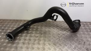 Gebruikte Intercooler Buis Opel Insignia Grand Sport 1.6 CDTI 16V 136 Prijs € 150,00 Margeregeling aangeboden door Autodemontage Vrijhoeven B.V.