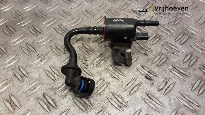 Gebruikte Evap klep Opel Corsa E 1.0 SIDI Turbo 12V Prijs € 30,00 Margeregeling aangeboden door Autodemontage Vrijhoeven B.V.
