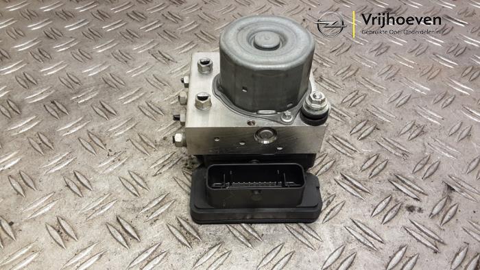 Gebruikte ABS Pomp Opel Corsa E 1.0 SIDI Turbo 12V Prijs € 50,00 Margeregeling aangeboden door Autodemontage Vrijhoeven B.V.