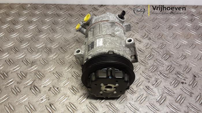 Gebruikte Aircopomp Opel Corsa E 1.0 SIDI Turbo 12V Prijs € 150,00 Margeregeling aangeboden door Autodemontage Vrijhoeven B.V.